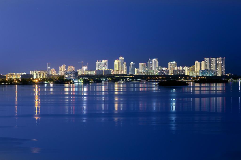 Moderno Residences By Bay Breeze Майами-Бич Экстерьер фото